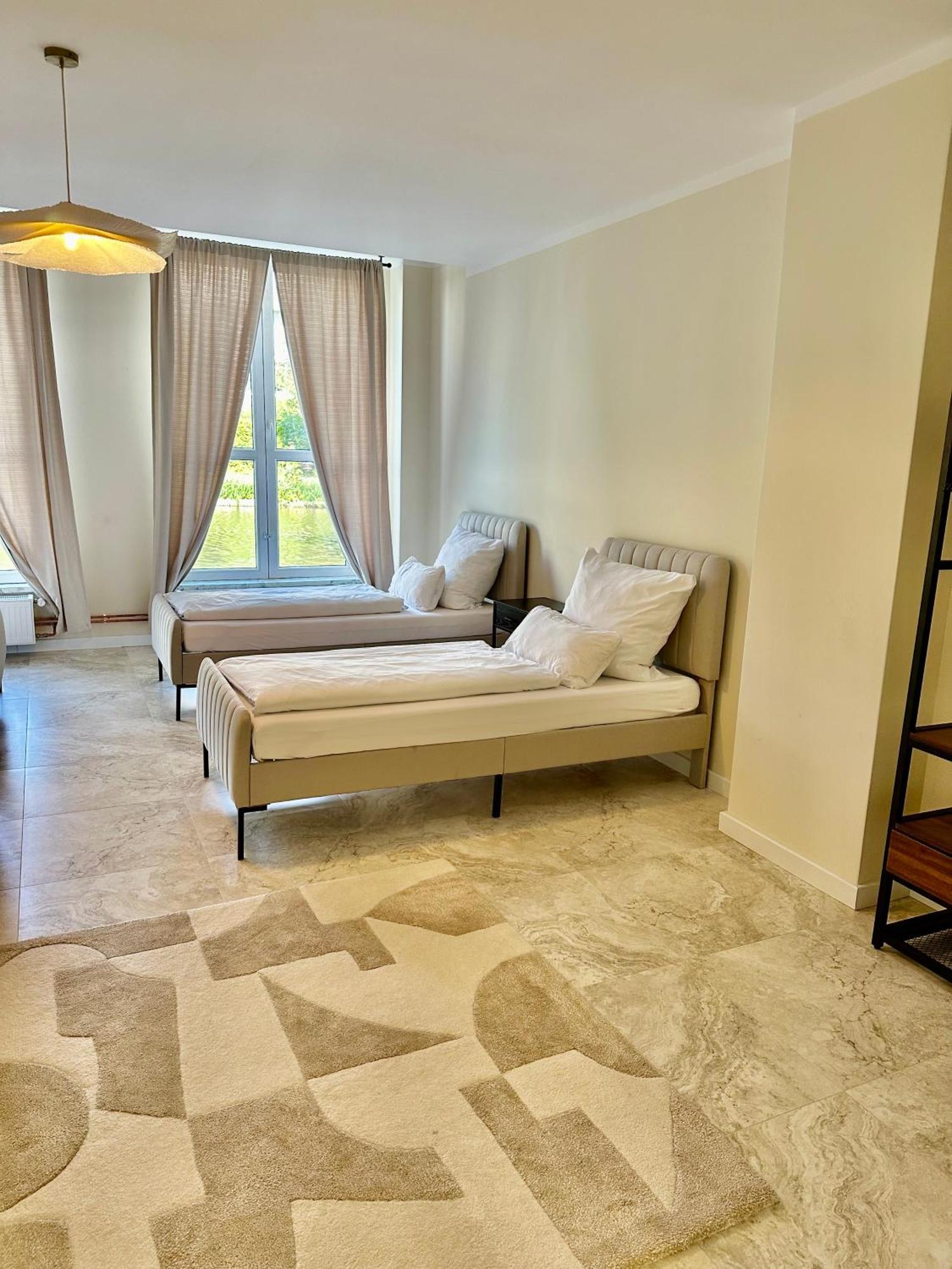 Sanierte 5 Zimmer Luxus Standard Apartment Auf 350Qm Hamburgo Exterior foto